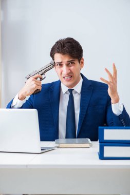 Genç yakışıklı işadamı intihar ofiste 