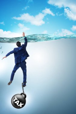 Yüksek vergiler kavramında boğulan iş adamı