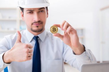 Bitcoin madencilik sektöründeki adam