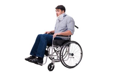 Tekerlekli sandalyede yaralanan adam