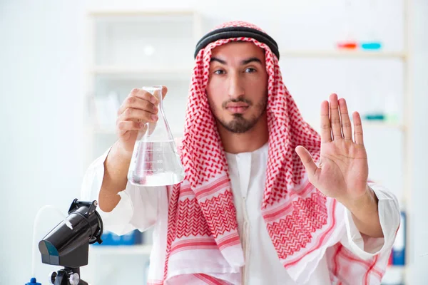 Arab chemist checking the quality of drinking water — Stock Photo, Image