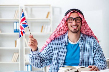 İngilizce öğrenen Arap öğrenci