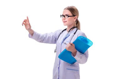 Genç kadın doktor beyaz arka planda izole edilmiş.