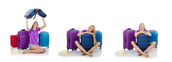 Frau bereitet sich im Sommerurlaub auf Reisen vor — Stockfoto