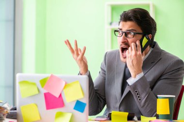 İşadamı, birçok çelişkili öncelikten memnun değil 