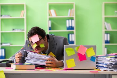 İşadamı, birçok çelişkili öncelikten memnun değil 