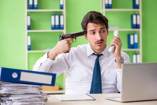 Verzweifelter Geschäftsmann Denkt Büro Selbstmord — Stockfoto