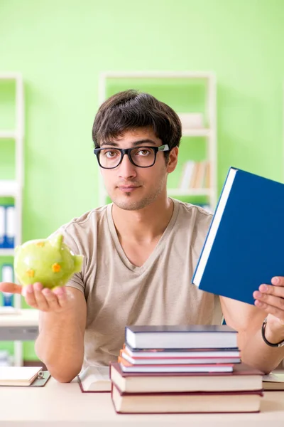 Giovane studente in costoso concetto di istruzione — Foto Stock