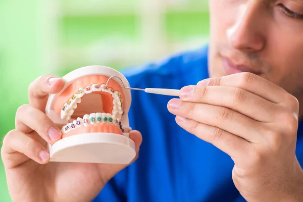 Man dentist working on new teeth implant — Stock Photo, Image