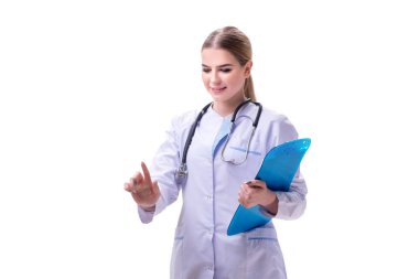 Genç kadın doktor beyaz arka planda izole edilmiş.