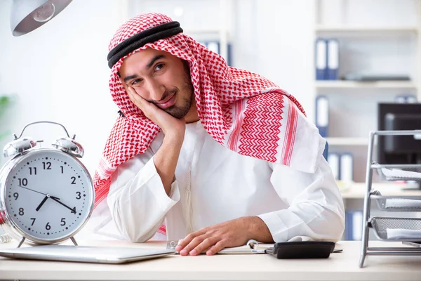 Arab businessman working in the office — Stock Photo, Image