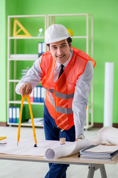 Man architect working on the project — Stock Photo, Image