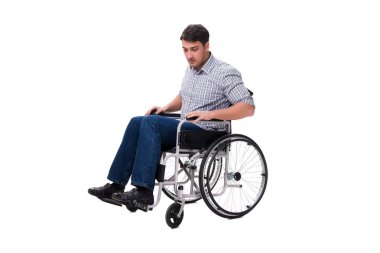 Adam beyaz arka plan üzerinde izole tekerlekli sandalye üzerinde