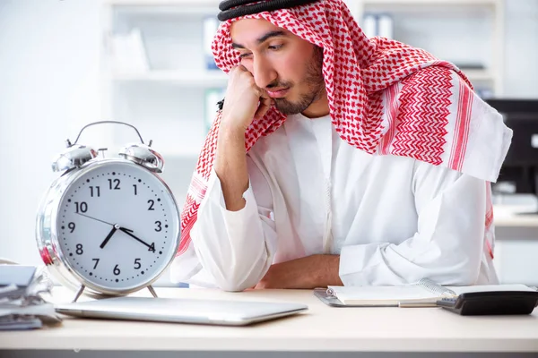 Arab businessman working in the office — Stock Photo, Image