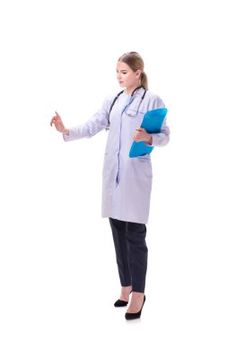 Genç kadın doktor beyaz arka planda izole edilmiş.