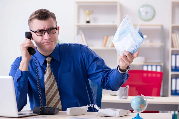 Young employee preparing for vacation trip — Stock Photo, Image