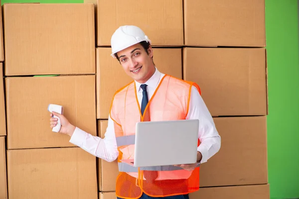 Man contractor working in box delivery relocation service — Stock Photo, Image