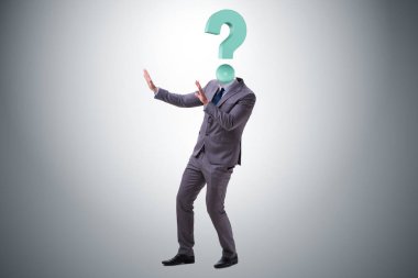 Kafası yerine soru işareti olan bir iş adamı.