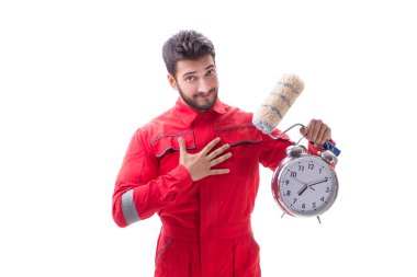 Fırçalı genç yakışıklı ressam beyaza izole edilmiş.