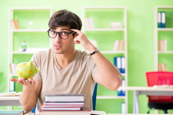 Giovane studente in costoso concetto di istruzione — Foto Stock