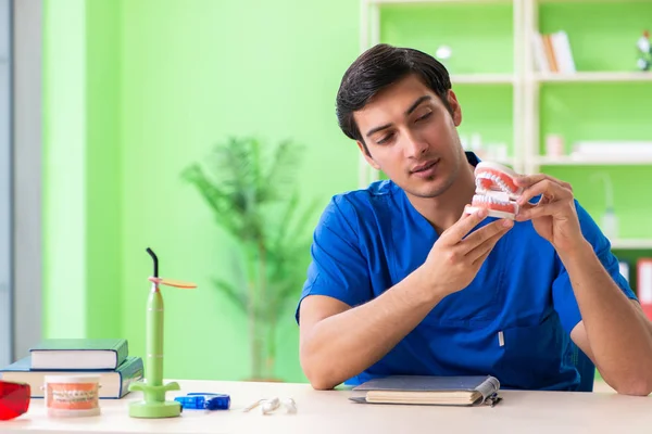 Man dentist working on new teeth implant — Stock Photo, Image