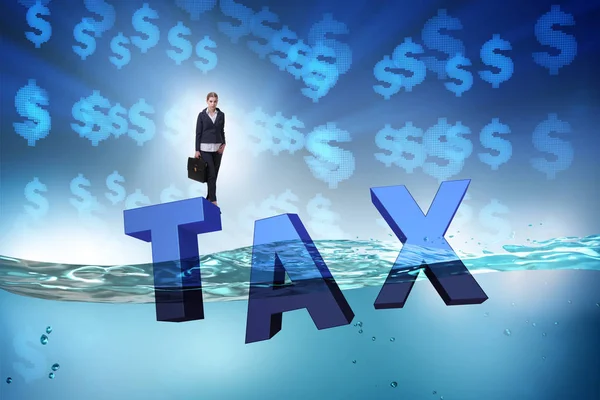 Businesswoman having problems with paying taxes — Stock Photo, Image