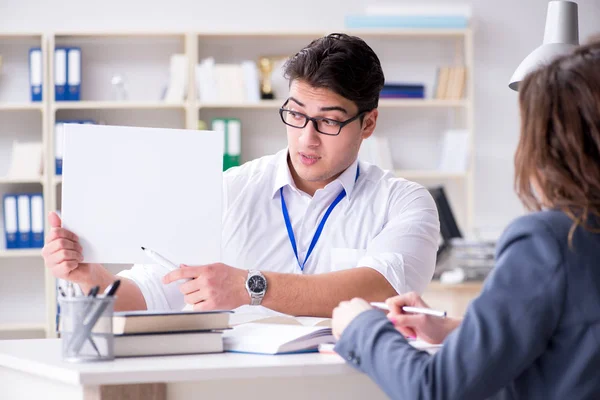 Sales assistant discussing transaction with customer — Stock Photo, Image