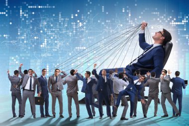 Patron çalışanı, çalışanlarını iş konseptinde manipüle ediyor.