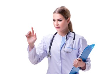 Genç kadın doktor beyaz arka planda izole edilmiş.