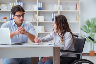 Kolej sınavlarına hazırlanan engelli öğrenci