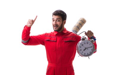 Fırçalı genç yakışıklı ressam beyaza izole edilmiş.