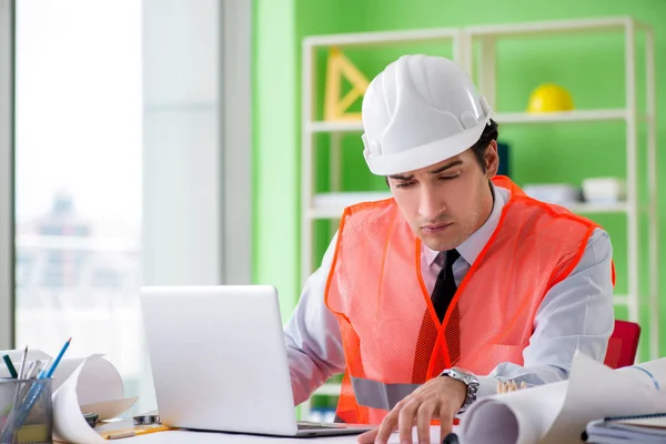 Man architect working on the project — Stock Photo, Image