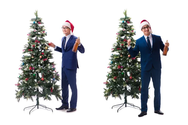 Podnikatel zdobení vánoční stromeček izolované na bílém — Stock fotografie