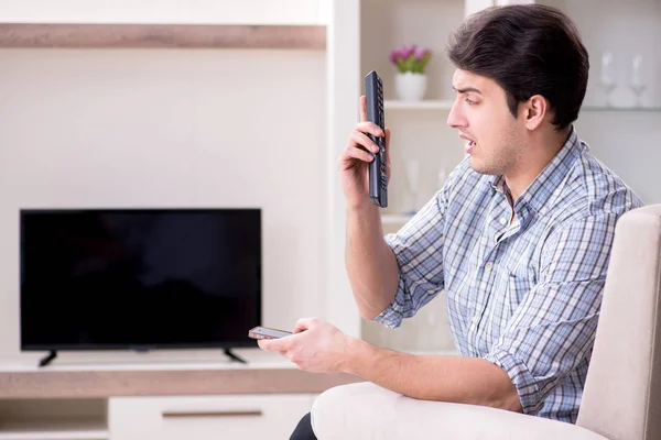 Young man watching tv at home — Stock Photo, Image