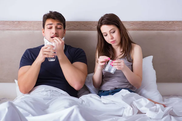 Loving wife taking care of injured husband in bed — Stock Photo, Image