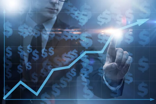 Businessman diyagramda sanal düğmeye basıyor