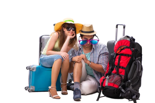 Junge Familie bereitet sich auf Urlaubsreise auf Weiß vor — Stockfoto