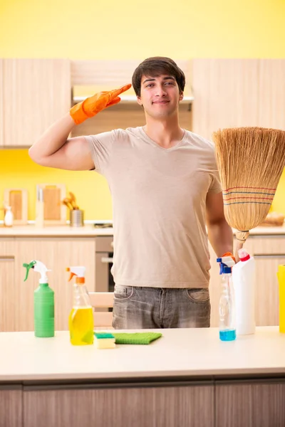 Single Man Cleaning Kitchen Home — Stock Photo, Image