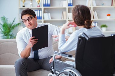 Hastanın psikoterapiste gidip sonuçlarıyla ilgilenmesi.