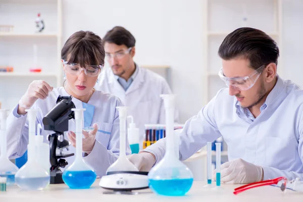 Rechtenvrije Foto S Van Laboratorium Afbeeldingen Laboratorium Depositphotos