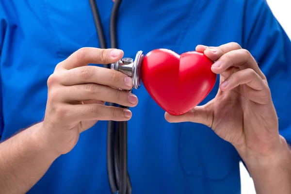 Jovem médico no conceito de cuidados cardíacos — Fotografia de Stock