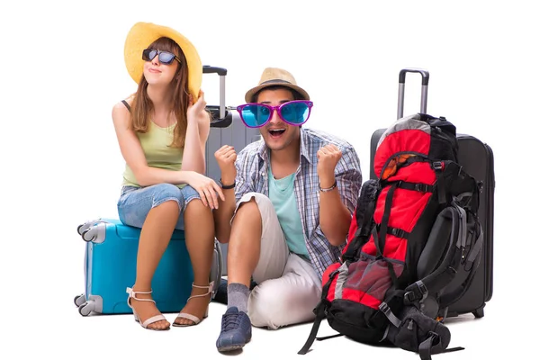 Genç bir aile beyazlar içinde tatile çıkmaya hazırlanıyor. — Stok fotoğraf