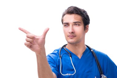 Genç erkek doktor beyaz düğmelere basıyor.