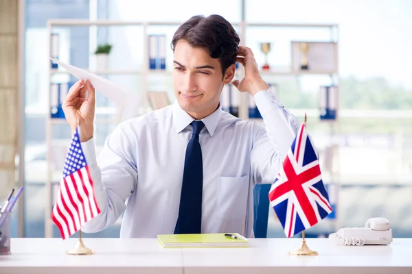 Sales agent working in travel agency — Stock Photo, Image