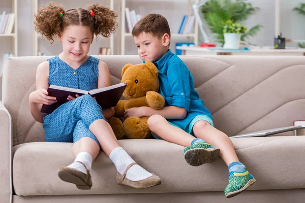 Two kids reading books at home — Stock Photo, Image