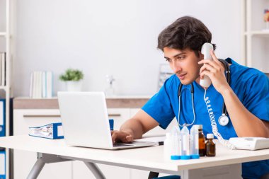Telefonla teletıp konsepti doktorluğu