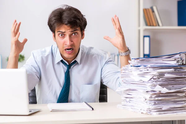 Overloaded busy employee with too much work and paperwork — Stock Photo, Image