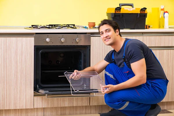 Young service contractor assembling kitchen furniture — Stock Photo, Image