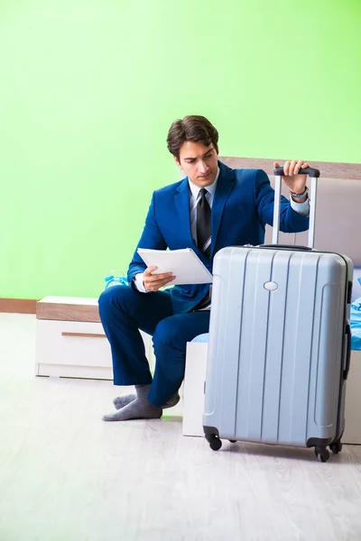 Businessman working in the hotel room — Stock Photo, Image