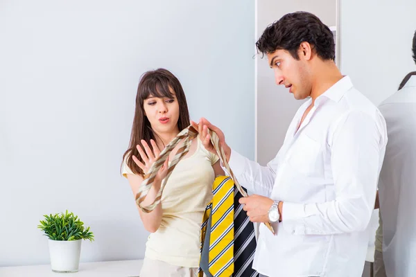 Woman sees her husband off to work — Stock Photo, Image